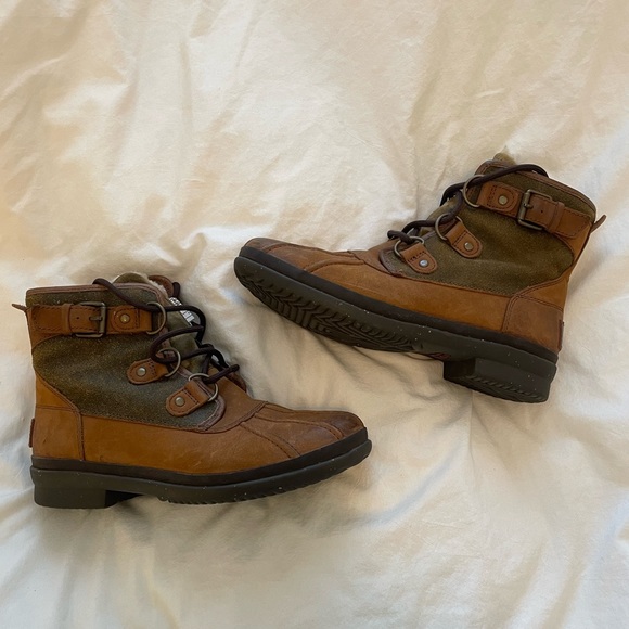 Ugg Waterproof Boot - Picture 1 of 3